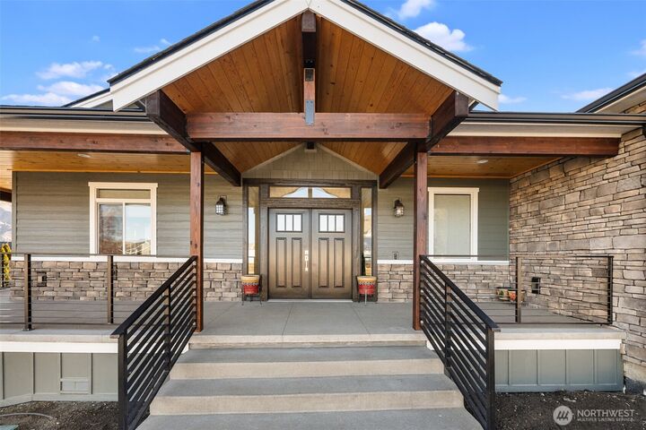 Property Photo: 1038 Crest Loop WA 98822