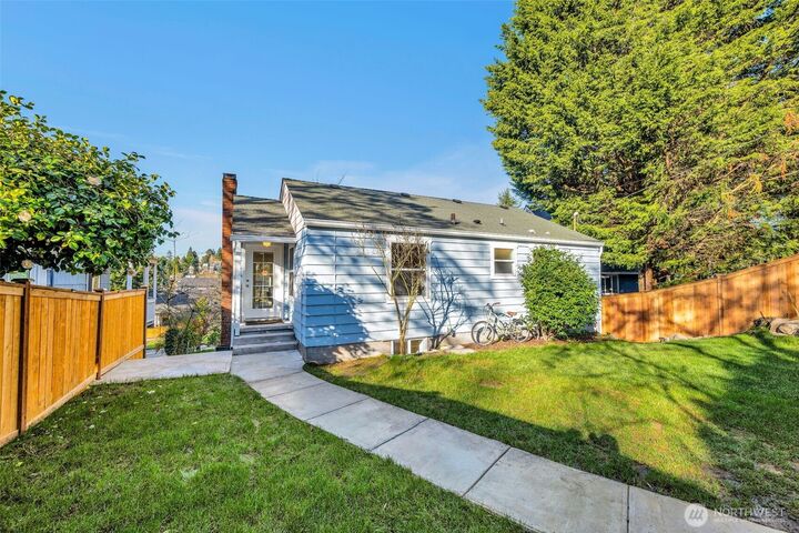 Property Photo:  4427  Glenn Way SW  WA 98116 