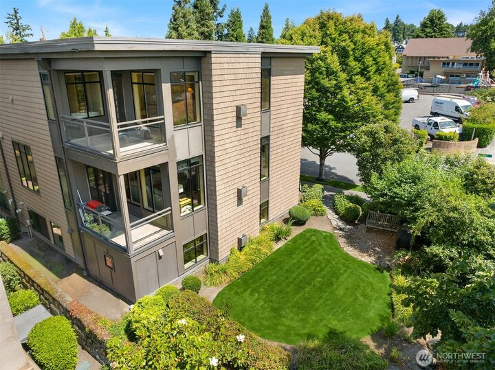 Property Photo:  427  2nd Street S A  WA 98033 