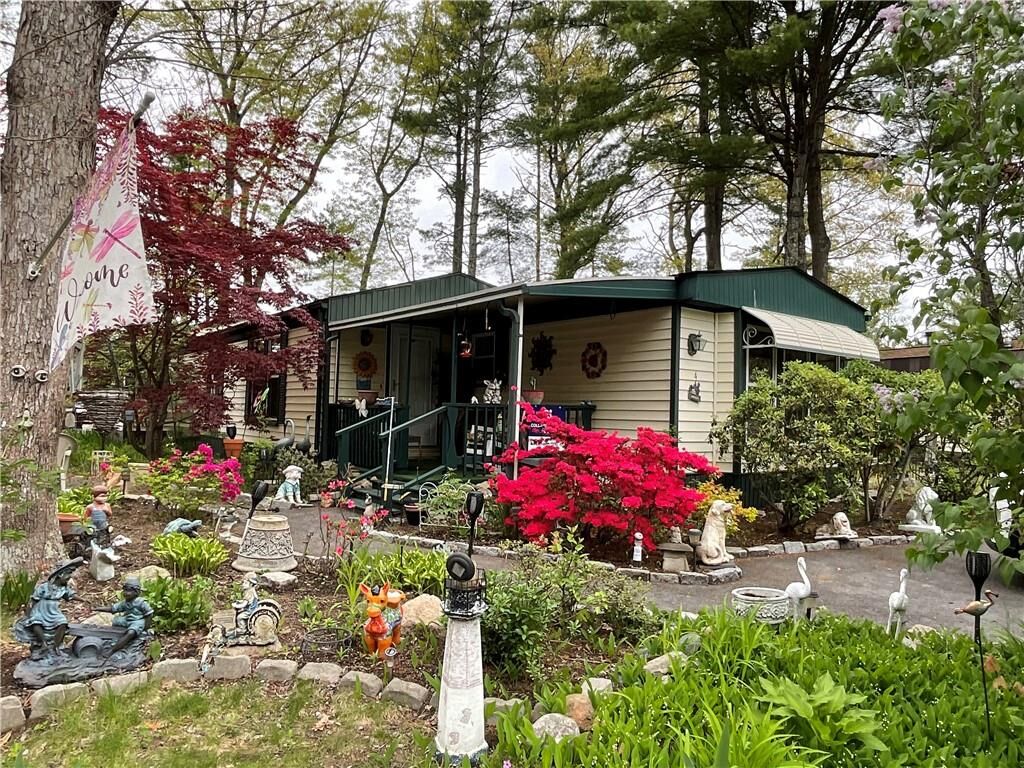 Property Photo:  4 Leisure Way  RI 02816 
