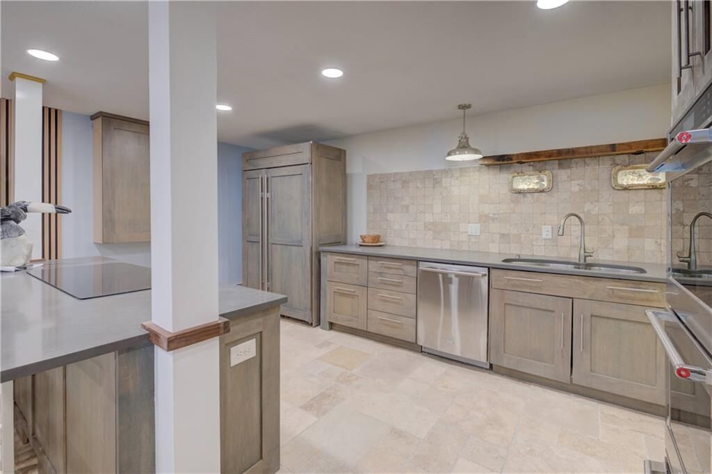 Property Photo:  66 Girard Avenue 106  RI 02840 