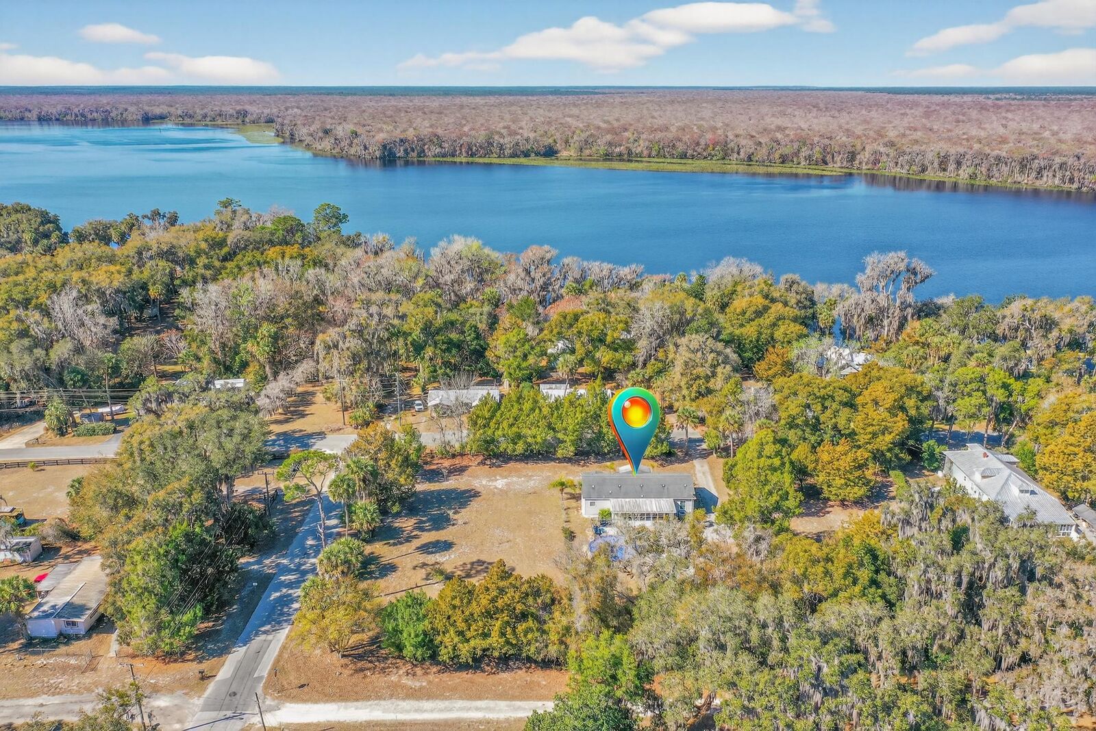 Property Photo: 808 Front St FL 32193