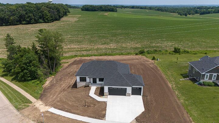 Property Photo:  2050 Arbor Ridge Way  WI 53548 