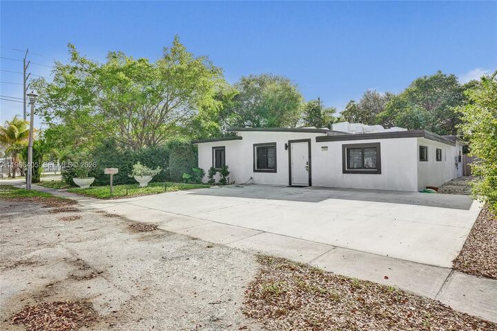 Property Photo: 13550 NW 5th Ave FL 33168