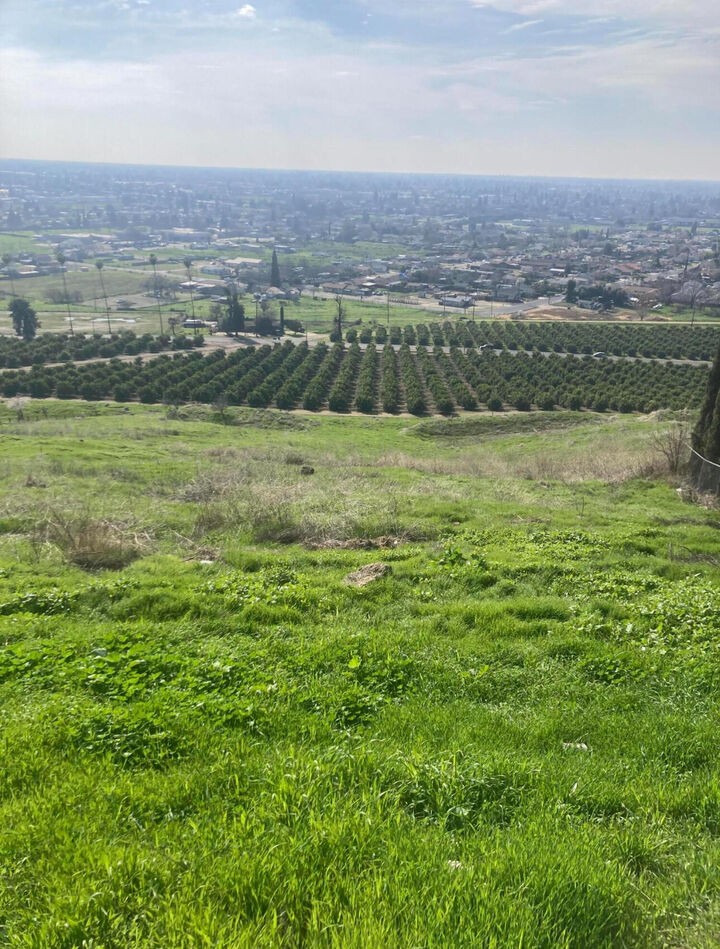 Property Photo: 1465 N Highland Drive CA 93257