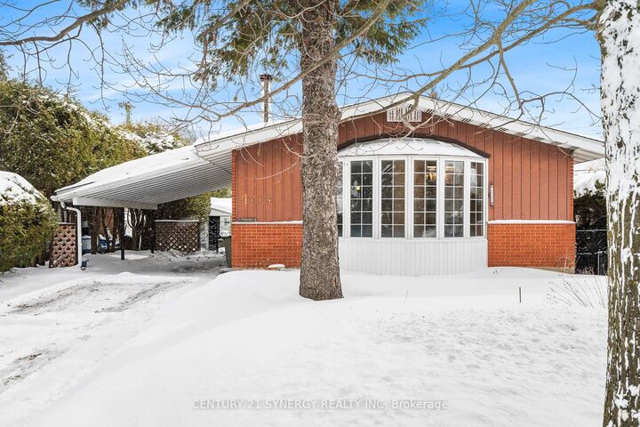 Property Photo:  2414 Joliffe Street  ON K1G 1G9 