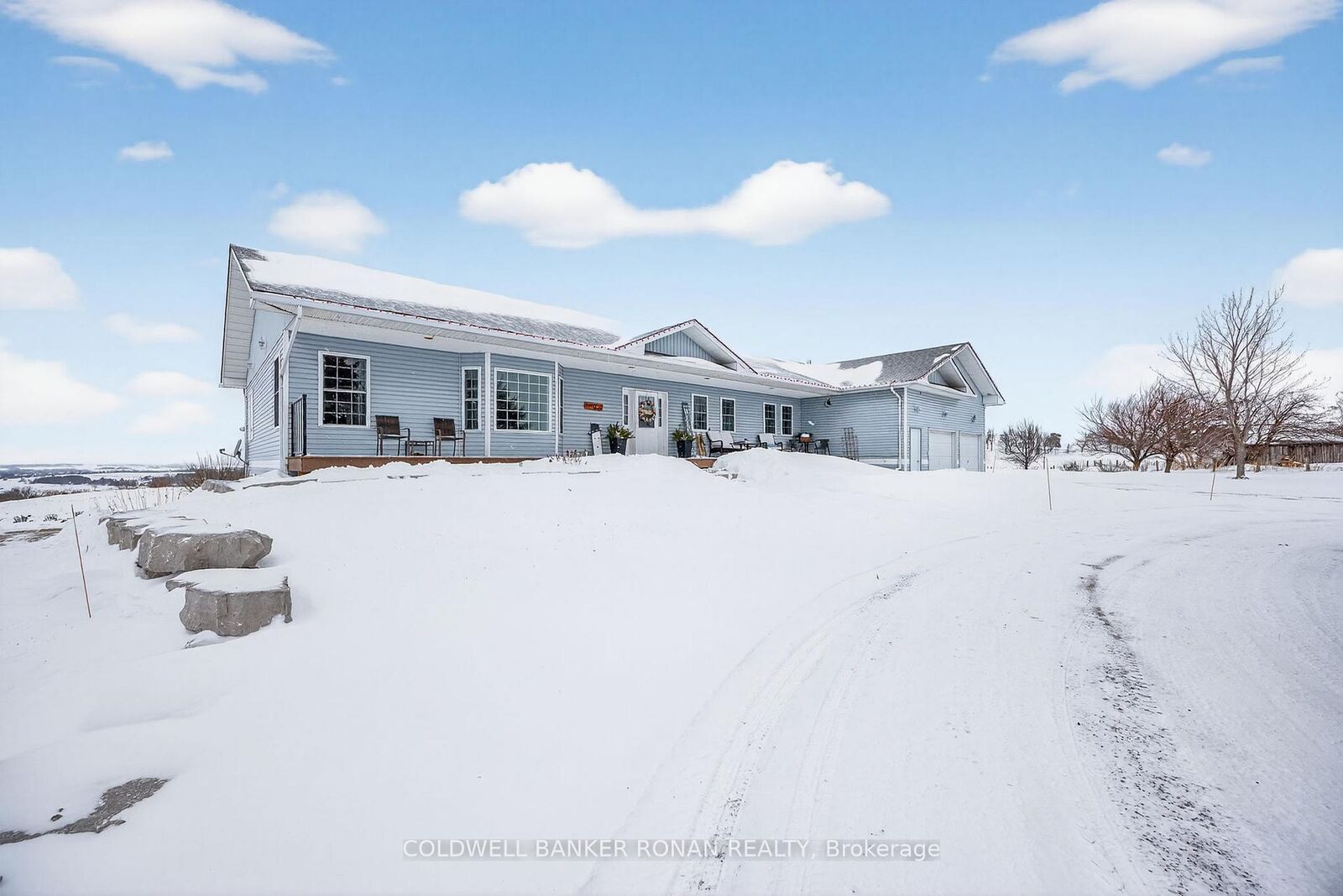 Property Photo: 4886 15th Side Road ON L0L 1L0