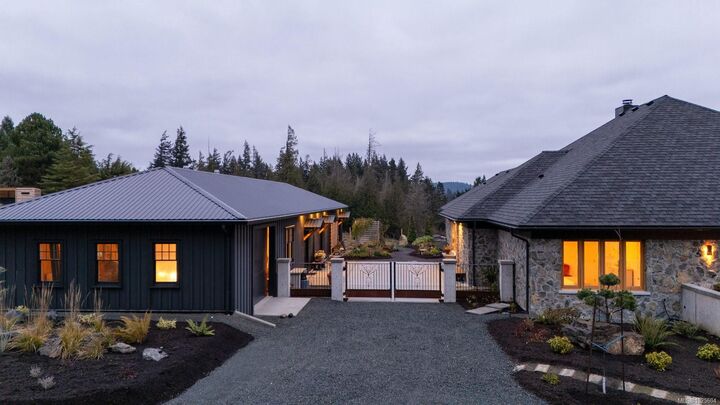 Property Photo:  735 Arden Rd  BC V9C 4G2 