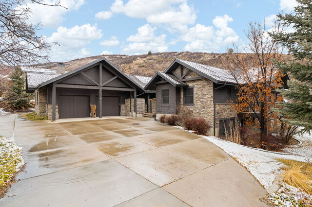 Property Photo:  121 N Oakwood Cir  UT 84663 