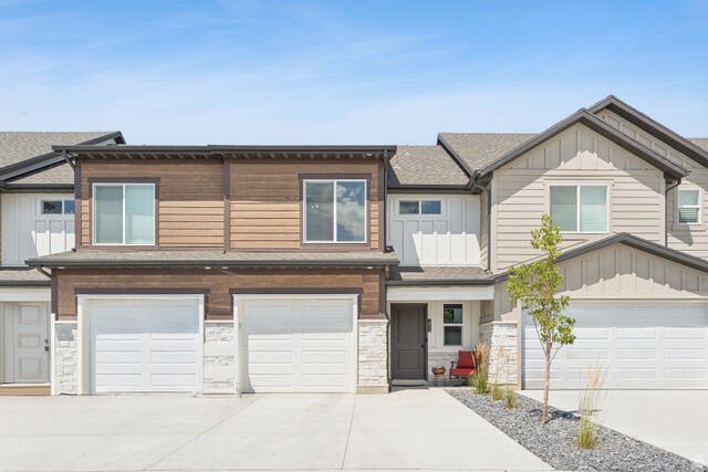 Property Photo:  1694 W 2975 S D  UT 84075 