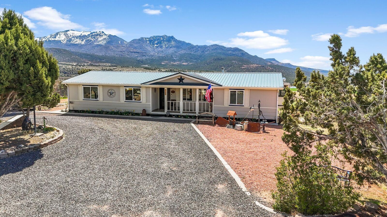 Property Photo:  706 E Cottontail Rd  UT 84722 