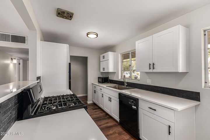 Property Photo:  611 E Encanto Drive  AZ 85281 