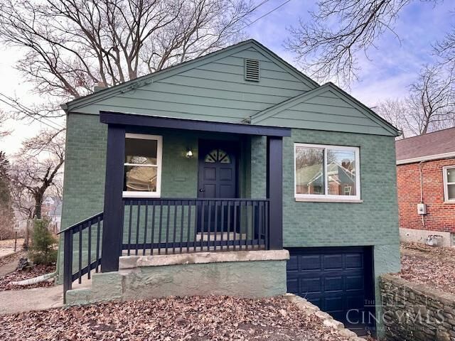 Property Photo: 6211 Mayflower Avenue OH 45237