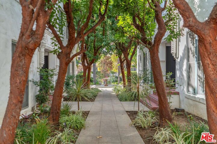 Property Photo: 1250 N Harper Ave CA 90046