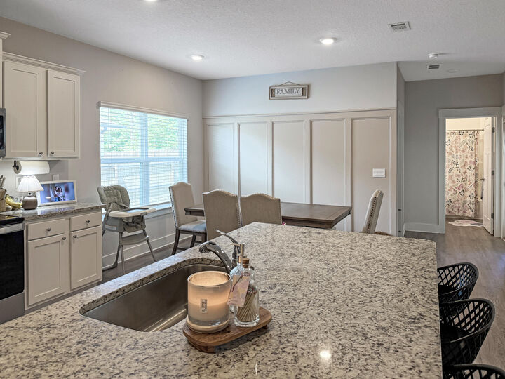 Property Photo: 2456 Dakota Way FL 32536