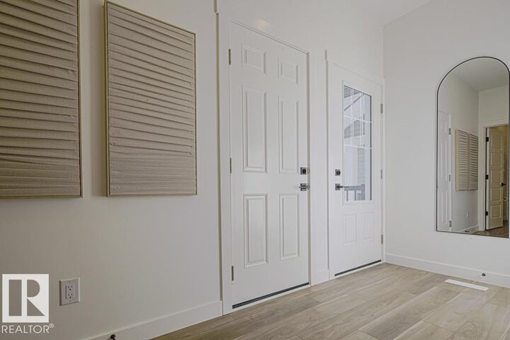 Property Photo:  930 18 Avenue NW  AB T6T 2X4 