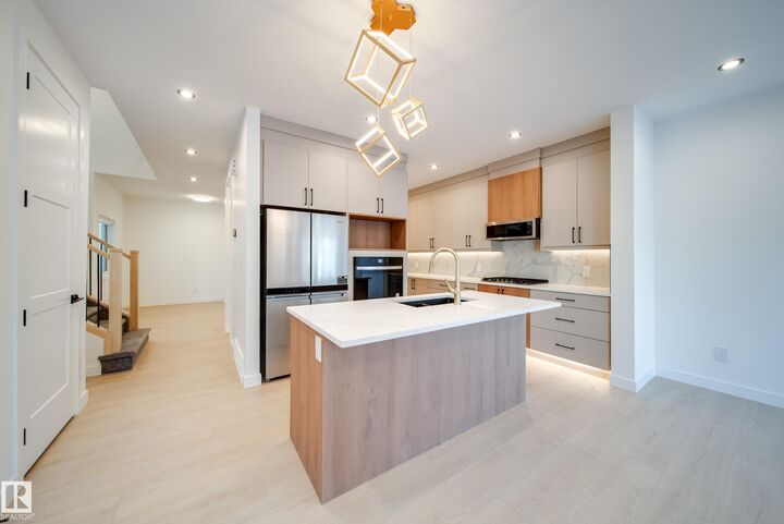 Property Photo:  22 Blackbird Bend  AB T8L 0G6 