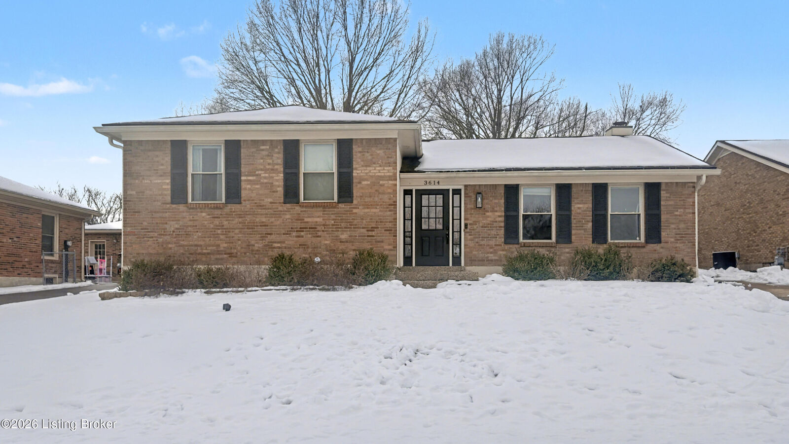 Property Photo: 3614 Sudbury Ln KY 40220