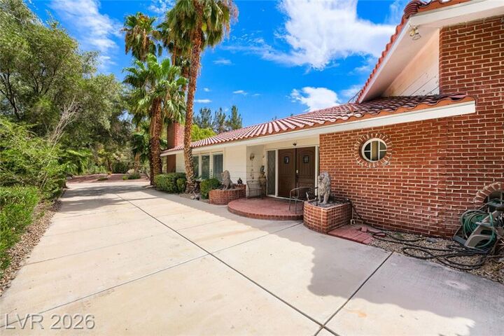 Property Photo: 7082 Mira Vista Street NV 89120