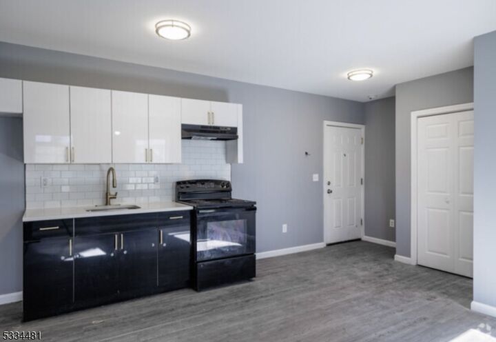 Property Photo:  46 Essex St 3  NJ 07501 