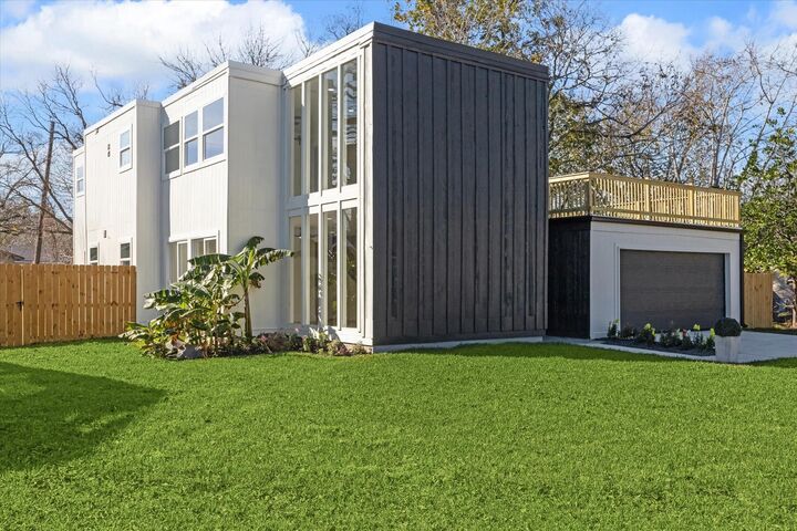 Property Photo:  212 N Forrest Avenue  TX 77571 