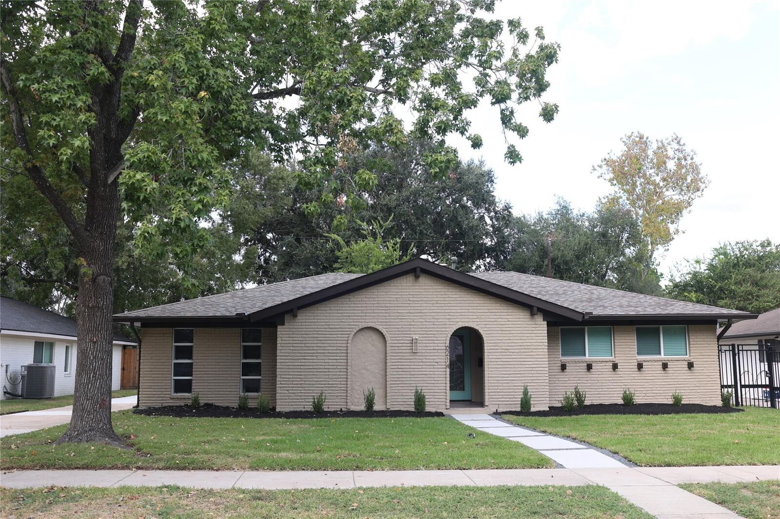 Property Photo:  6214 Yarwell Drive  TX 77096 