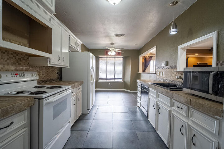 Property Photo: 3305 86th Street TX 79423