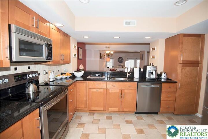 Property Photo: 112 Freedom Court PA 18020