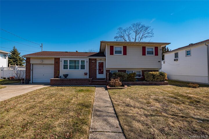 Property Photo:  389 Beebe Court  NY 11703 