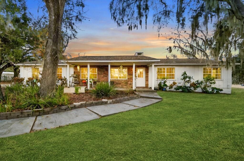 Property Photo:  3009 Jim Johnson Road  FL 33566 