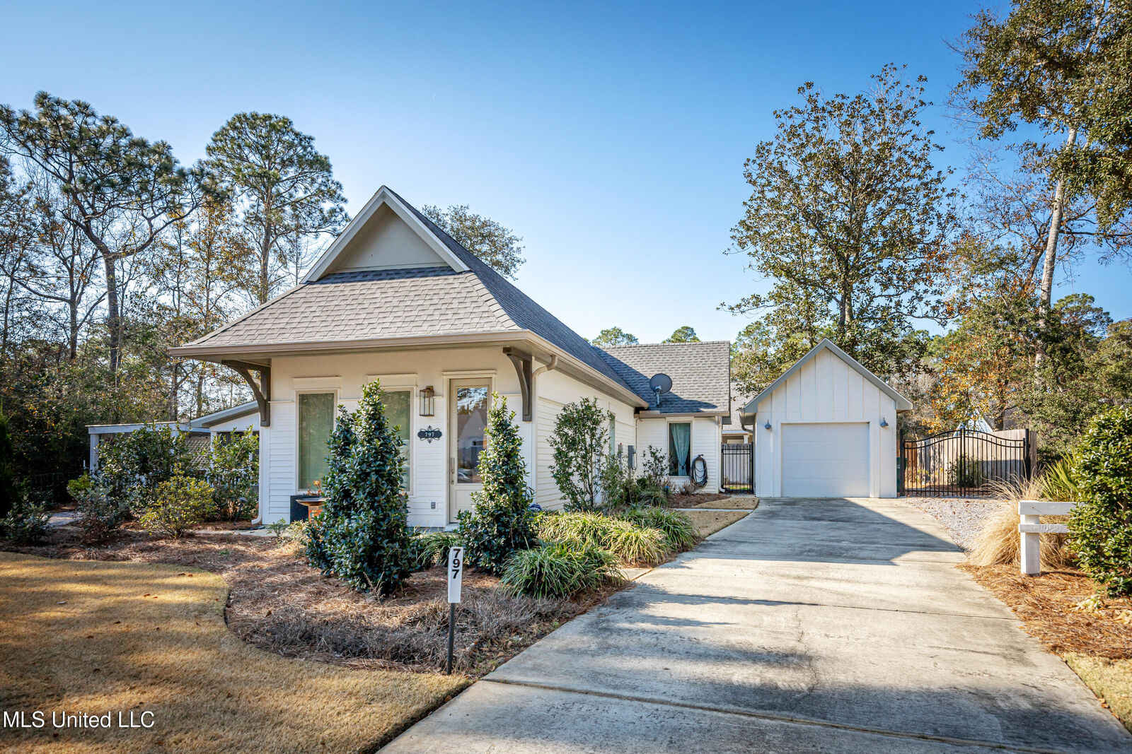 Property Photo:  797 Peach Street  MS 39564 