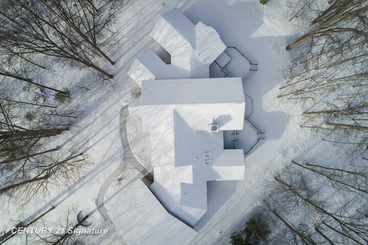 Property Photo:  2627 N Odyssey Lane  MI 48642 