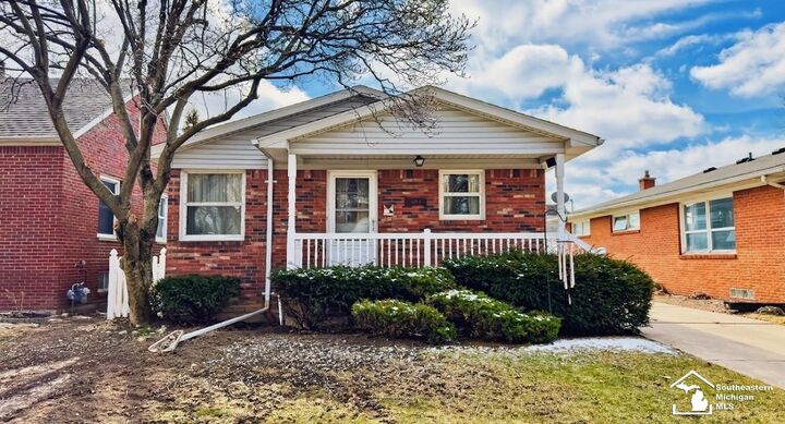 Property Photo: 504 Rosewood Avenue MI 48162