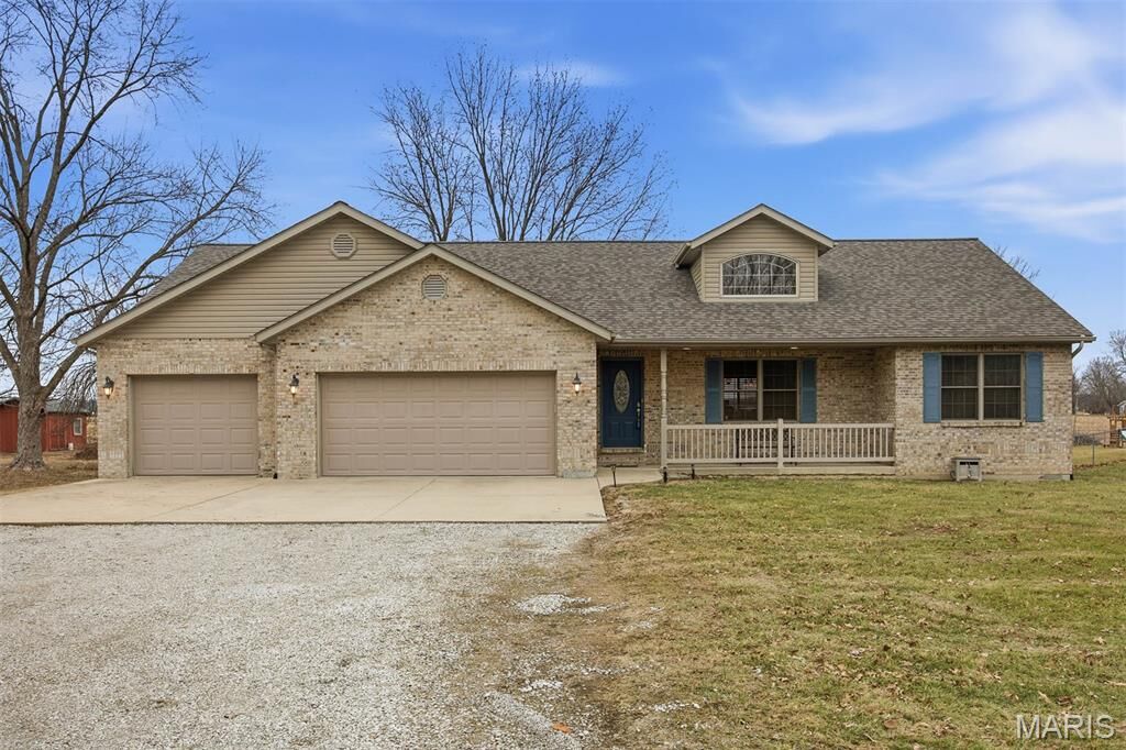 Property Photo:  6 Kay Drive  IL 62249 