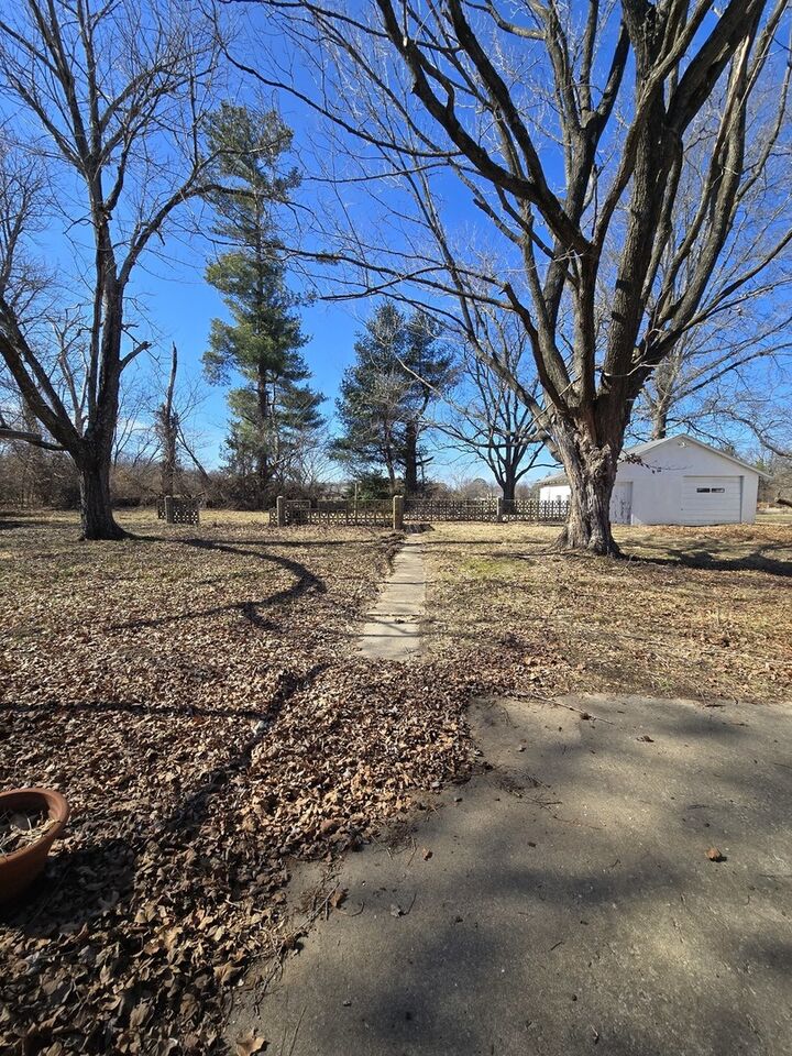 Property Photo: 922 S Giant City Road S IL 62902