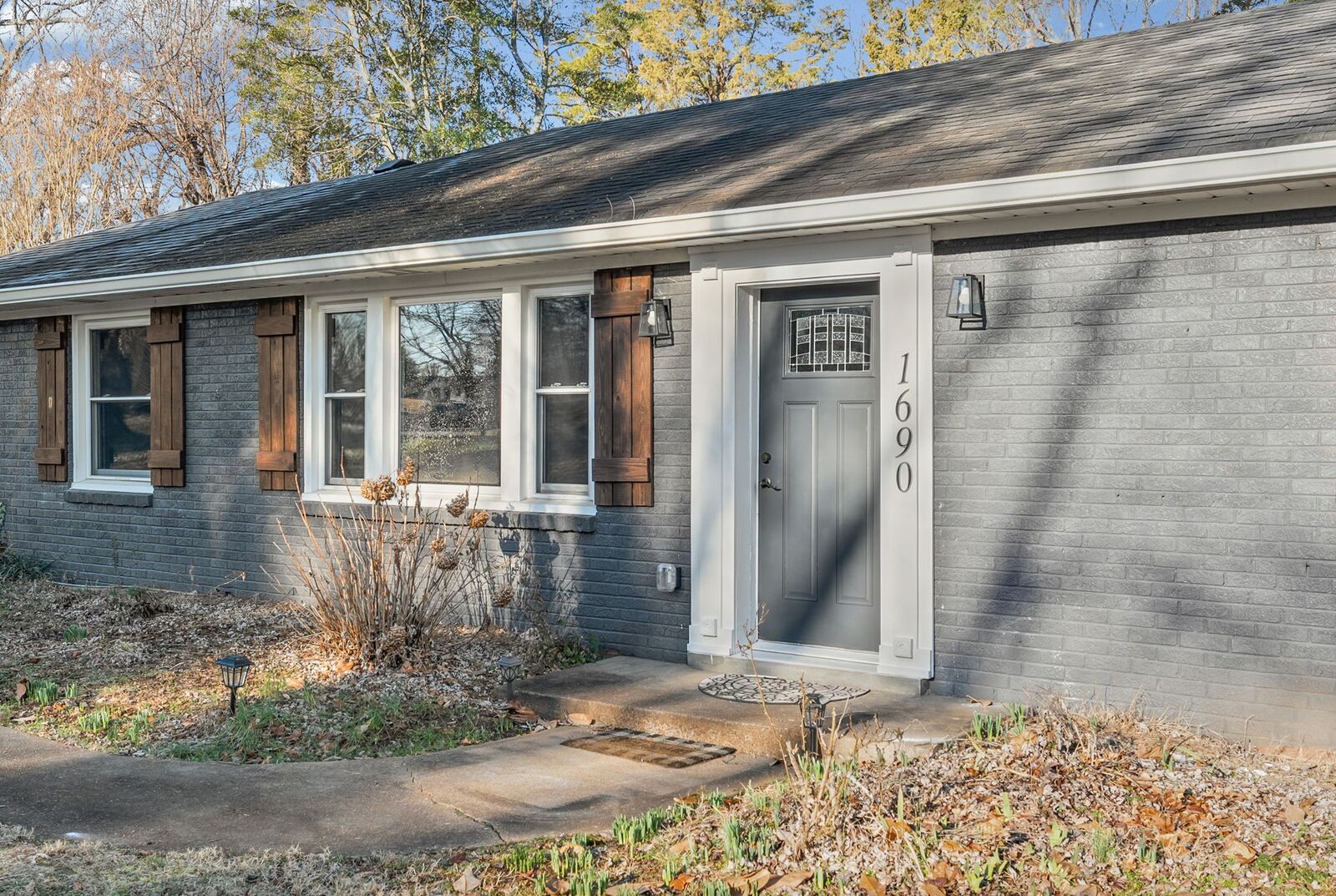 Property Photo:  1690 Valley Rd  TN 37043 