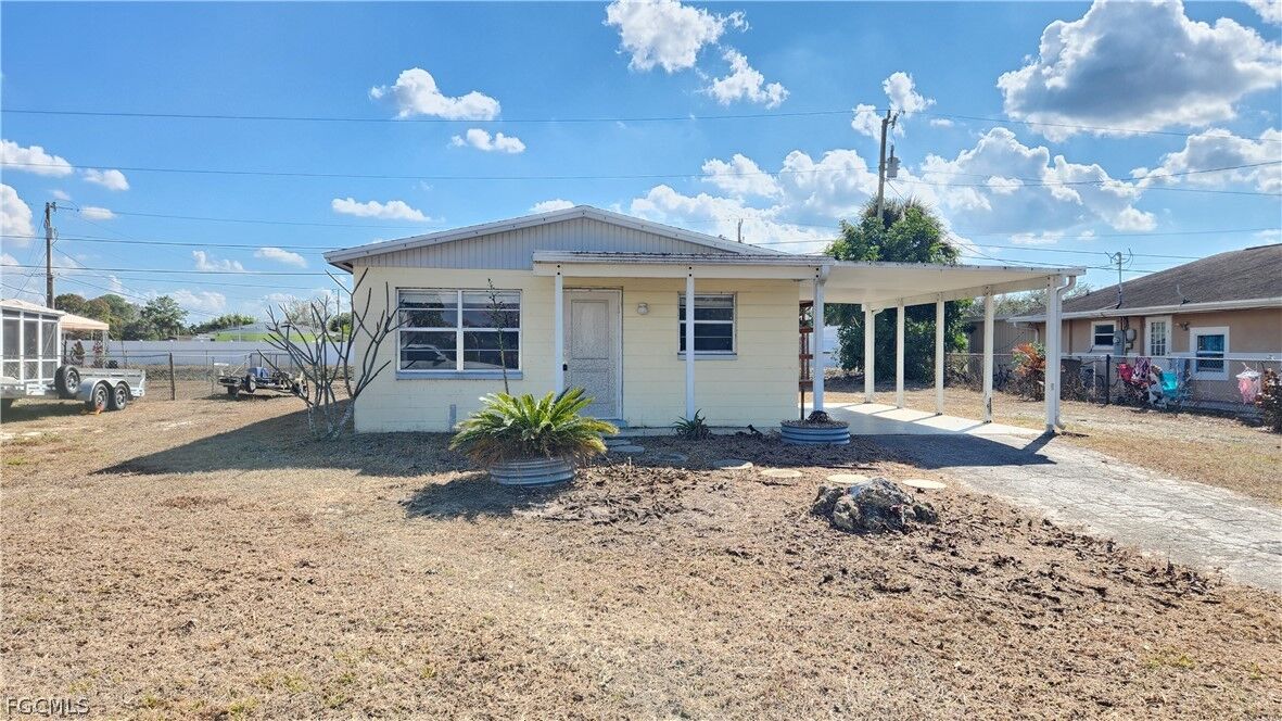 Property Photo: 1169 Cherokee Avenue FL 33936