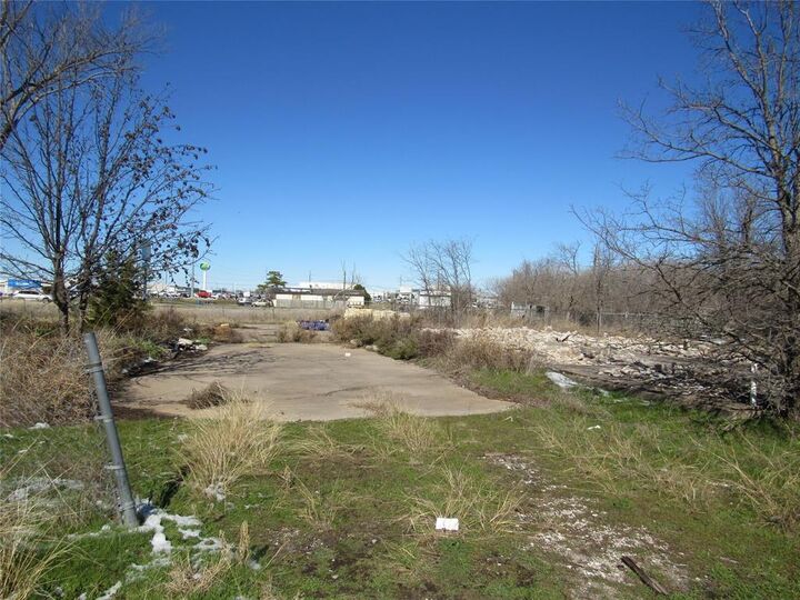 Property Photo:  207 Newell Drive  TX 76087 