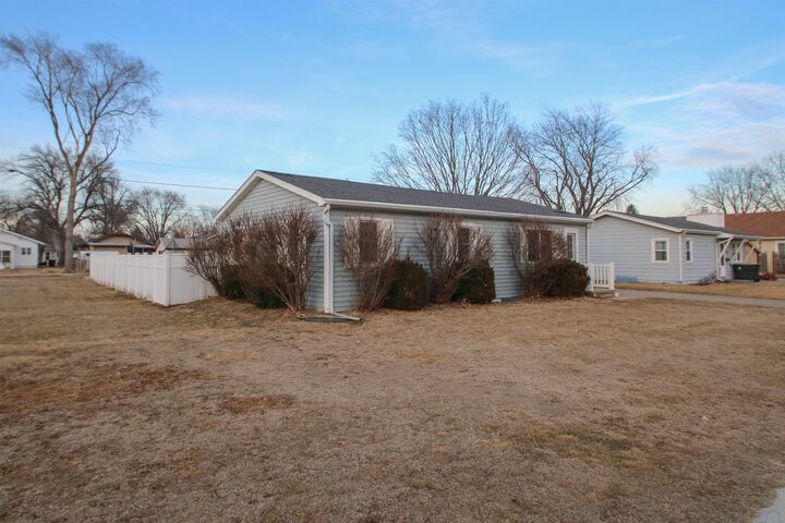 Property Photo: 1425 La Plante Ave IA 51109