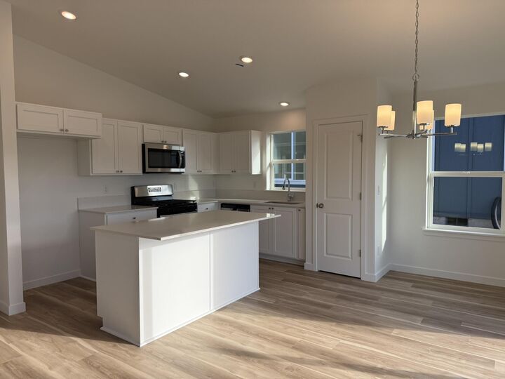 Property Photo: 588 NE Mitchell Street OR 97741