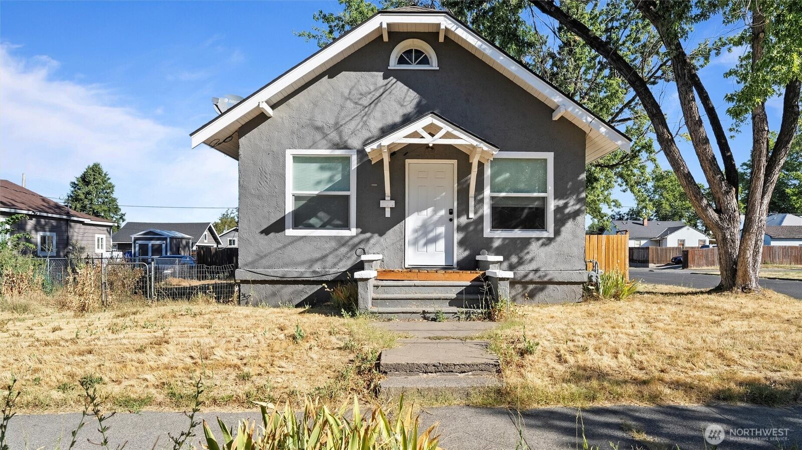 Property Photo:  902  Emma Street  WA 99362 