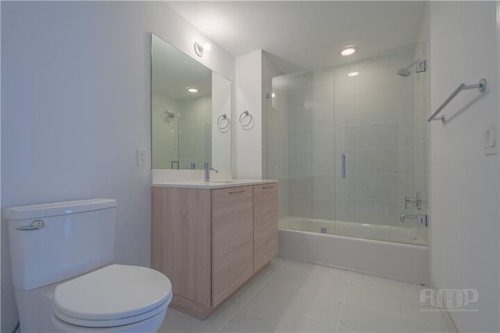 Property Photo:  16385 Biscayne Boulevard 405  FL 33160 