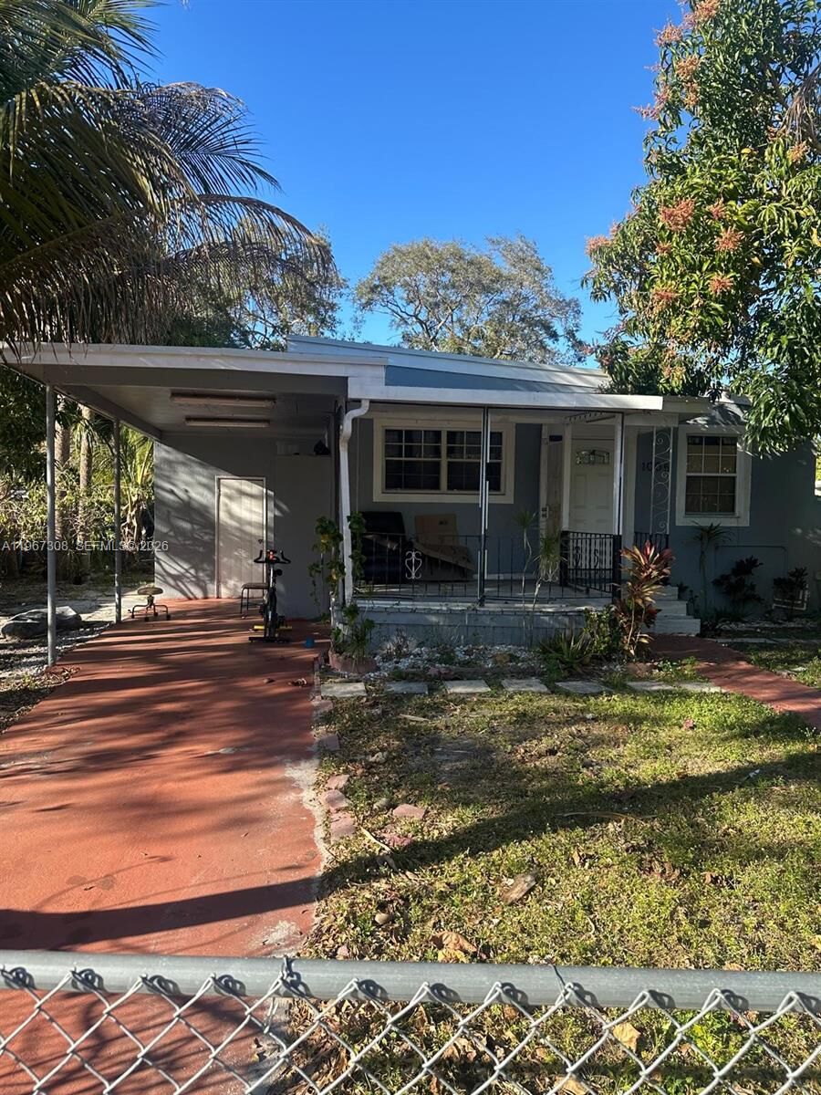 Property Photo:  1005 NE 145th St  FL 33161 