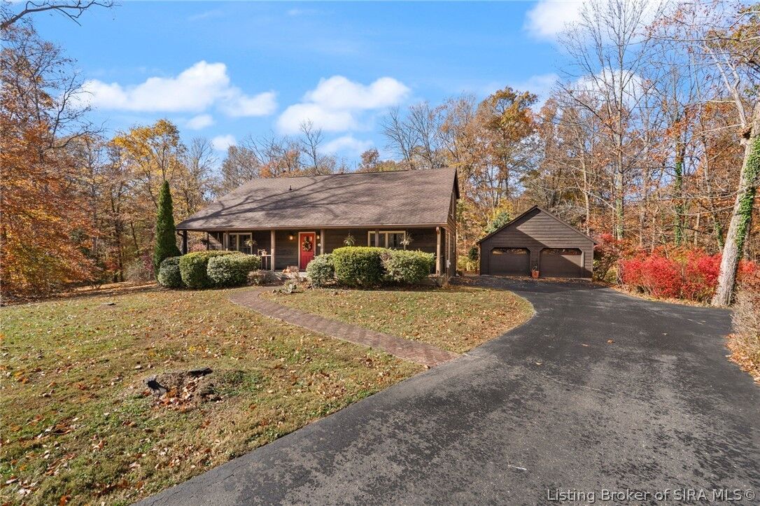 Property Photo: 1022 Broadleaf Court IN 47136