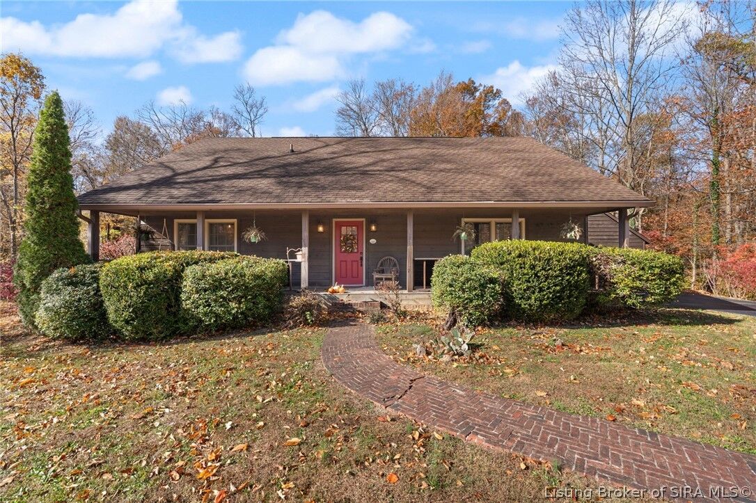 Property Photo:  1022 Broadleaf Court  IN 47136 