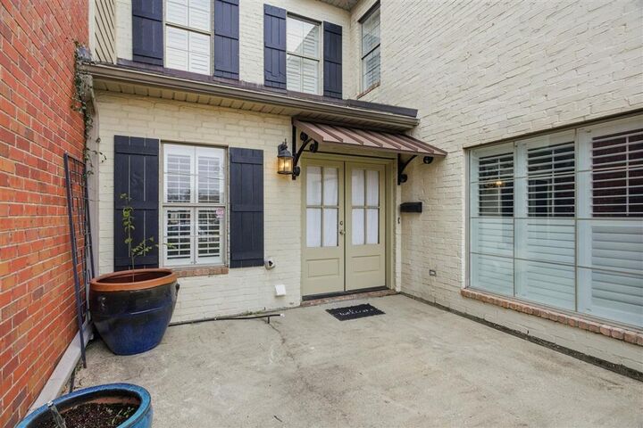 Property Photo:  1870 Lake Street  LA 70601 