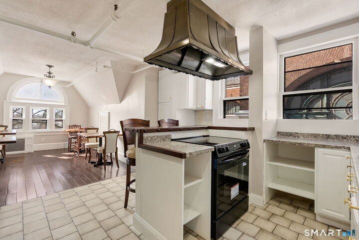 Property Photo:  360 Farmington Avenue 1  CT 06105 