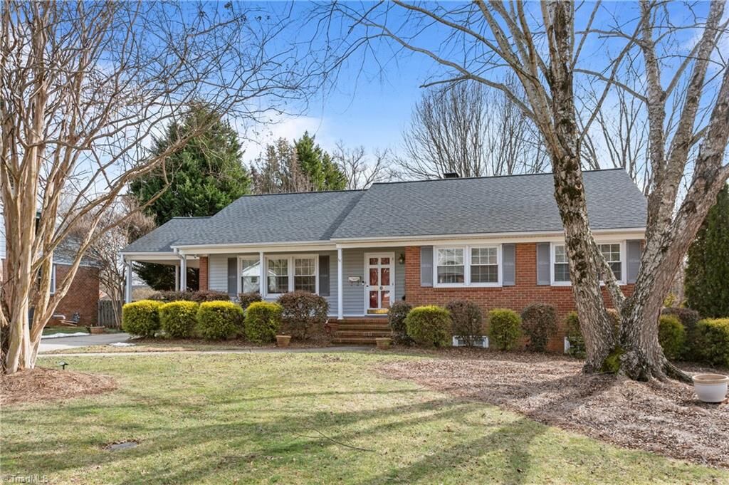 Property Photo: 2807 New Hanover Drive NC 27408