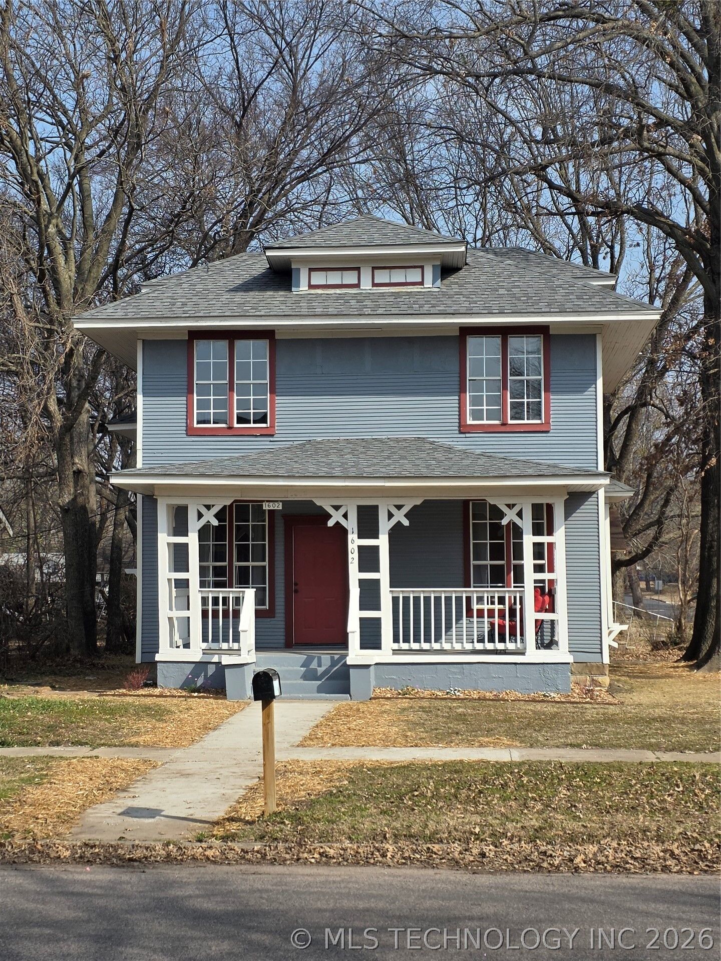 Property Photo: 1602 W Broadway Street OK 74401