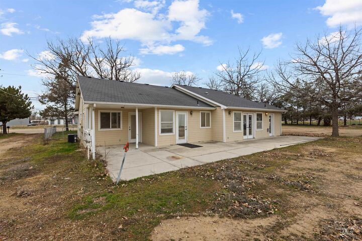 Property Photo:  1004 Illinois Ave  ID 83605 